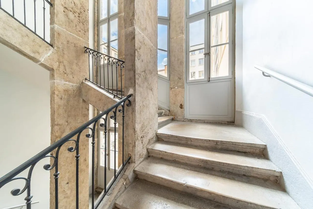 Les Suites De L'Opera - Apartment Nina For 6 People Lyon 0*,  France